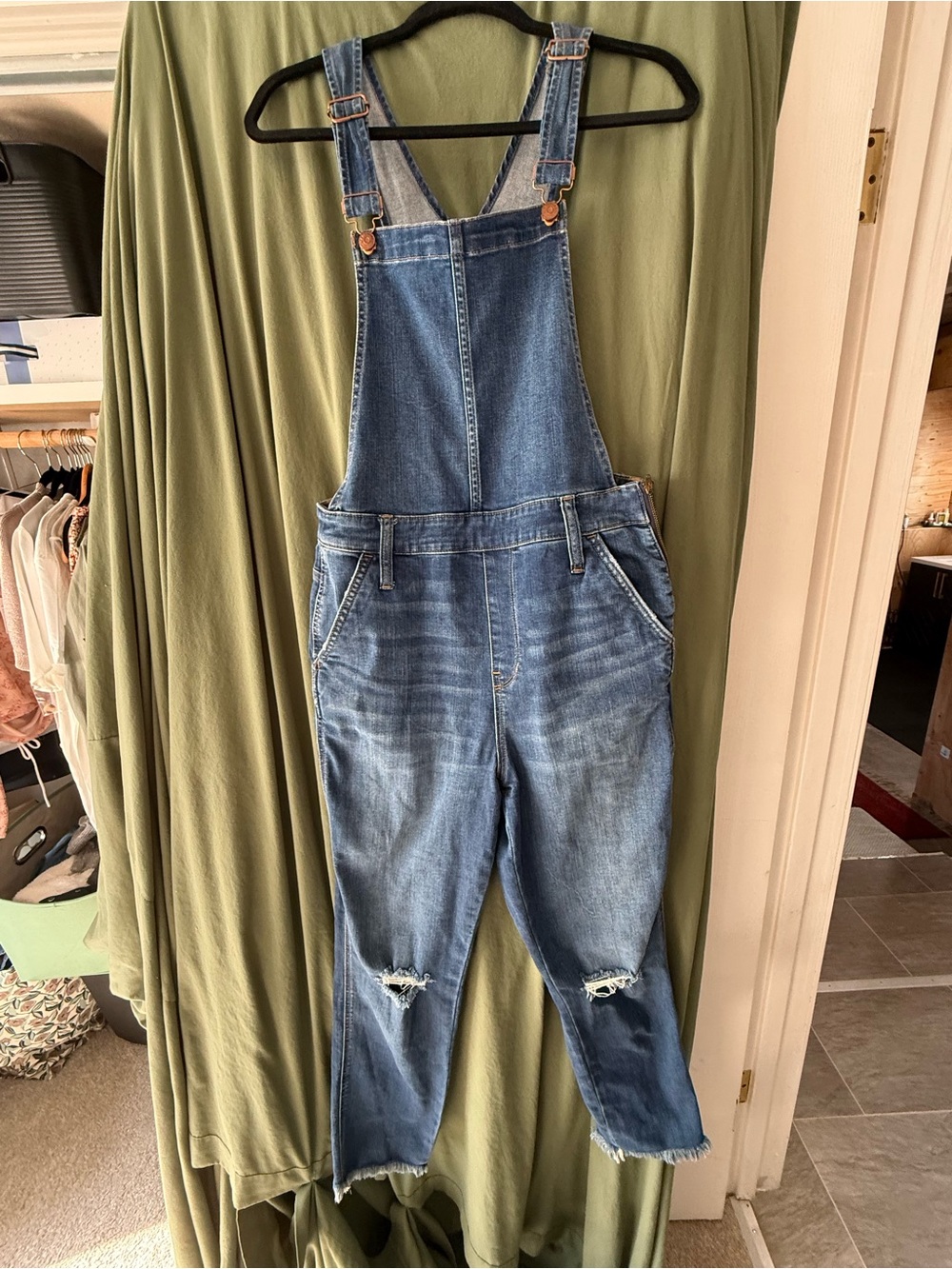 Madewell Blue Distressed Relaxed women’s Denim Overalls sz L